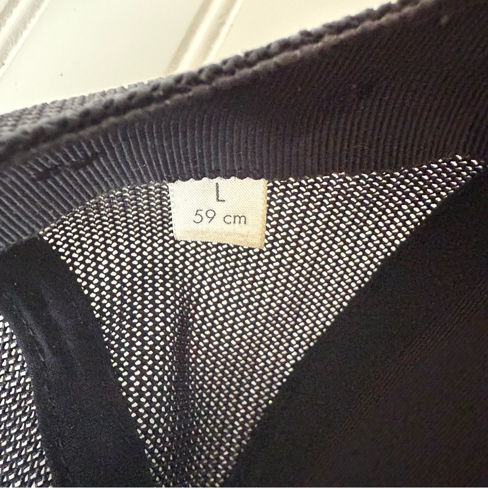 Gucci Black Monogram Mesh Cap - Picture 7 of 8